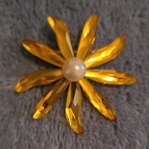 Dazzling Swarovski Signed Yellow Crystal Daisy Brooch with Faux Pearl Center
